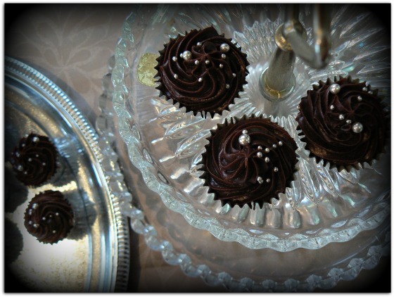 Simple chocolate fudge mini cupcakes!